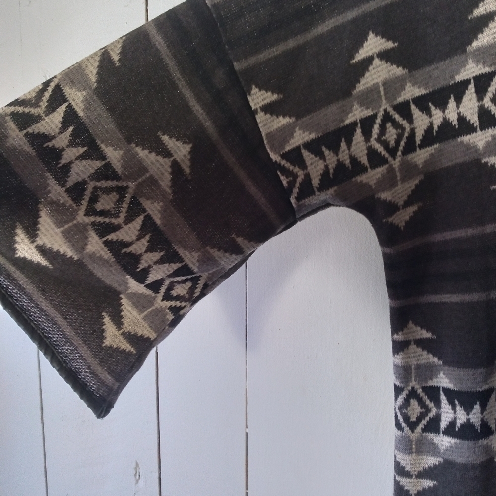 southwest aztek tunic shirt v neck - Picture 3 of 8